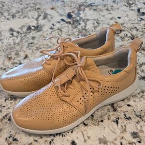 Women's Tan Lace-Up Earth Shoes